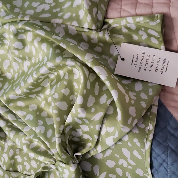 Green leopard knot front silky crop top - Picture 2 of 3